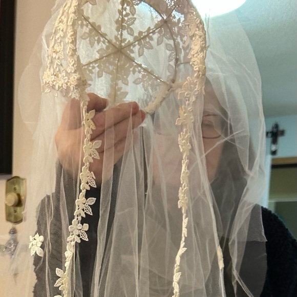 Vintage Wedding Dress - Picture 4 of 9